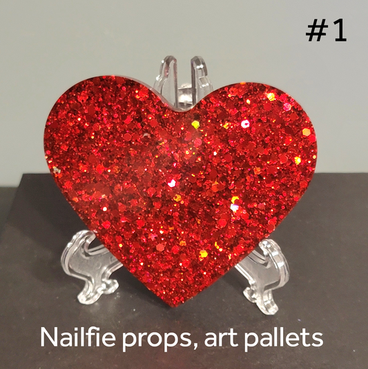 Nailfie props, art pallets